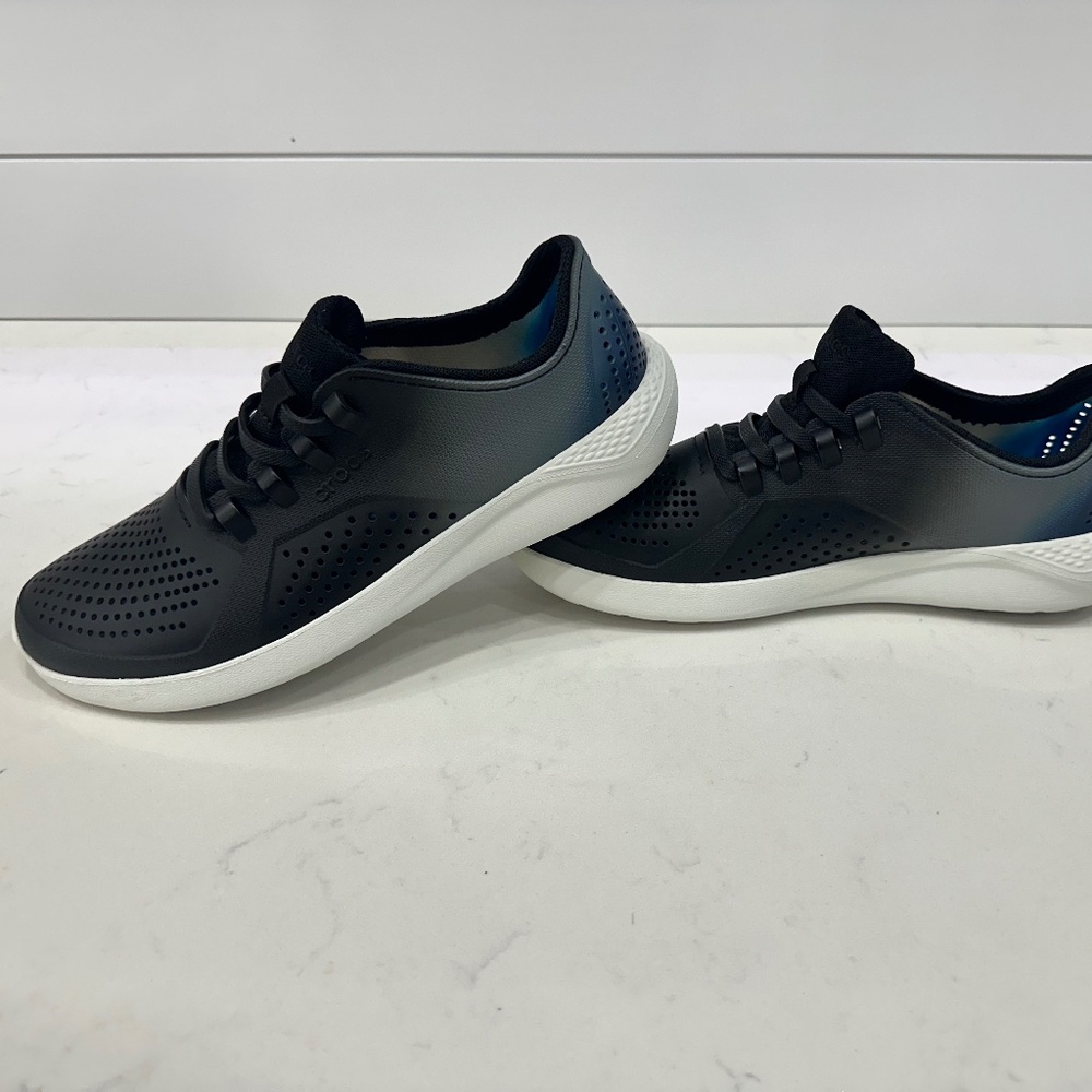 EUC Crocs LiteRide Pacer Sneakers
